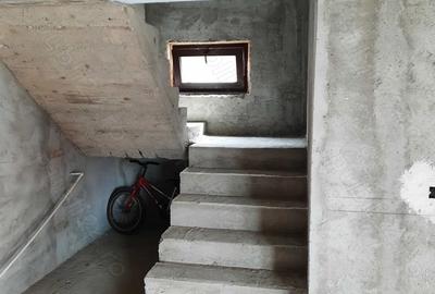 Casă cu 4 camere cu Teren 300 Mp în Căpățânești - 6