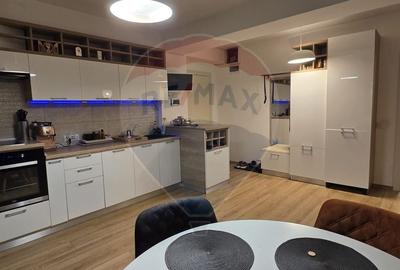 Apartament cu 3 camere de vanzare in zona Craiovita Noua - 2