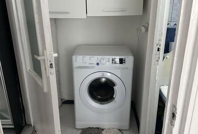 Apartament cu 3 camere semidecomandat în Calea București