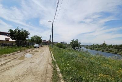 Teren Construcții intravilan de 665 mp, în Nord - 13