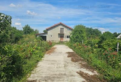 Casă individuală cu 6 camere în Movilița