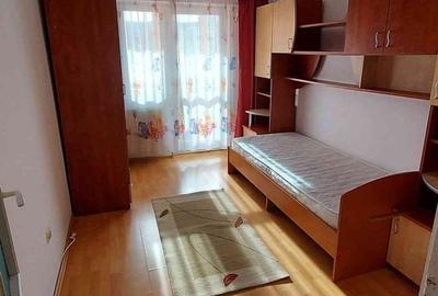 Apartament cu 3 camere decomandat în Astra - 9