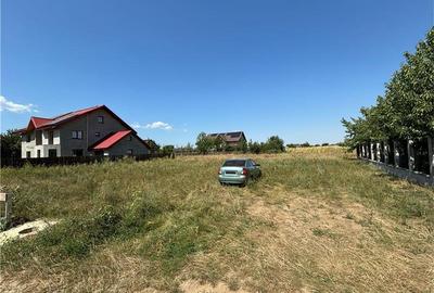 Teren intravilan de 700 mp, în 9 Mai - 7