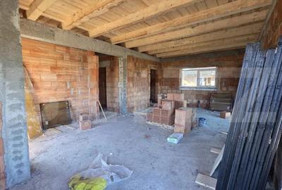 Casă cu 3 camere cu Teren 500 Mp în Unirea - 12