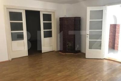 Casă cu 4 camere cu Teren 160 Mp în Schei