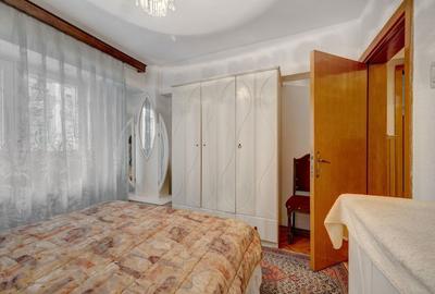 Apartament cu 4 camere semidecomandat, mobilat în P-ța Universității - 15
