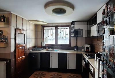 Casă cu 4 camere cu Teren 342 Mp în Micro 17 - 9