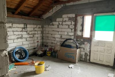 Casă cu 5 camere cu Teren 197 Mp în Popoveni