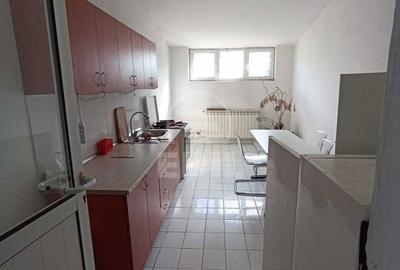 Spațiu comercial, de 1,800 mp, în Florești - 2