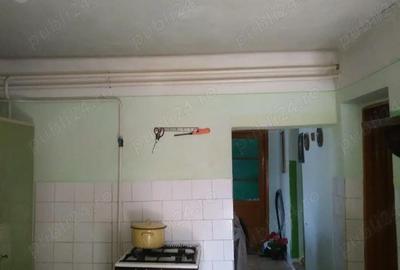 Casă cu 3 camere cu Teren 1960 Mp în Central