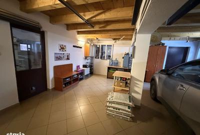 Casă cu 4 camere cu Teren 8807 Mp în Girov - 2