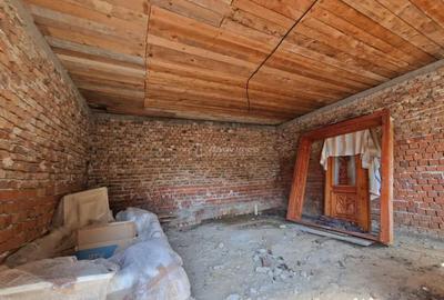 Casă cu 4 camere cu Teren 680 Mp în Triaj - 2