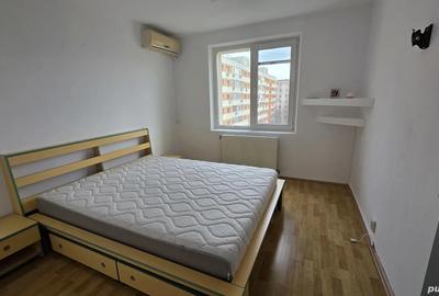 Apartament cu 3 camere decomandat în Tei
