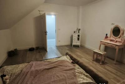 Casă cu 8 camere cu Teren 750 Mp în Central - 12