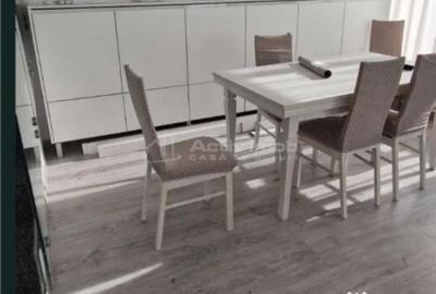 Casă cu 4 camere cu Teren 300 Mp în Central