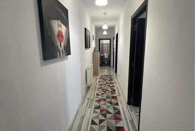 Apartament cu 3 camere decomandat în Periferie - 2