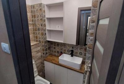 Apartament cu 3 camere decomandat în Dâmbovița - 1