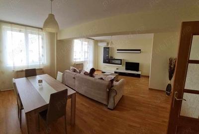 Inchiriez apartament 3 camere spatios