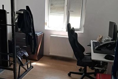 Casă cu Teren 500 Mp în Roșu