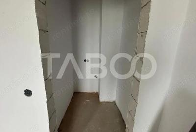 Apartament cu 3 camere semidecomandat în Turnișor - 2