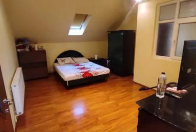 Casă cu 7 camere cu Canalizare în Central - 5
