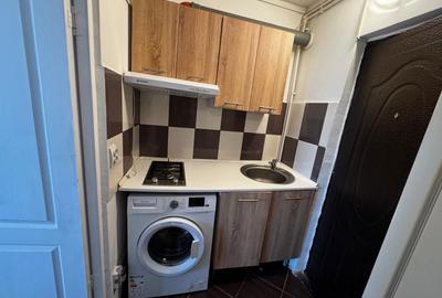 Garsonieră decomandată în Podu Roș