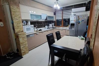 Apartament cu 3 camere decomandat în Micro 17 - 1