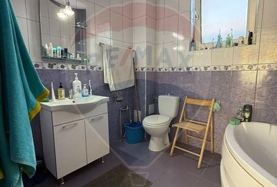 Casa / Vila cu 9 camere de vanzare in zona 1 Mai - 31