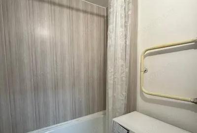 Garsonieră decomandată în Tractorul