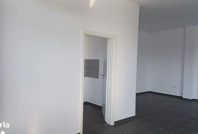 Spațiu comercial, de 77 mp, în Tractorul