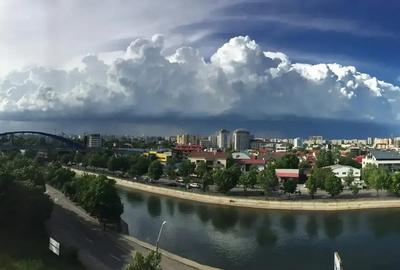 Apartament cu 3 camere decomandat, mobilat în Văcăresti