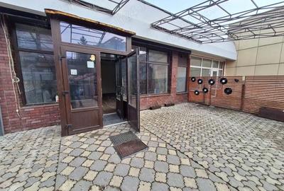 Spațiu comercial, de 100 mp, în Central - 4