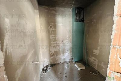 Duplex cu 5 camere cu Canalizare în Roșu - 7