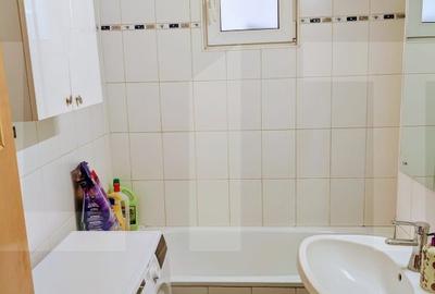 Apartament de vanzare, cu 3 camere, 65 mp, decomandat, Piata Victoriei - 7