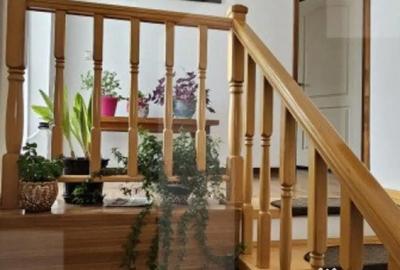 Casă cu 4 camere cu Teren 569 Mp în Central - 1