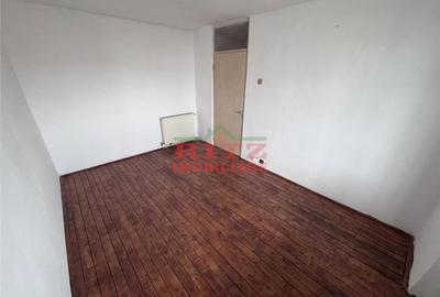 Apartament cu 3 camere semidecomandat în Central - 14