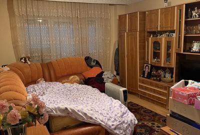 Apartament cu 2 camere decomandat în Micro 20 - 2