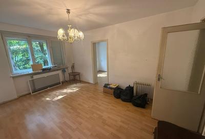 Apartament spatios cu 4 camere, etaj 1 - decomandat, zona Sasar