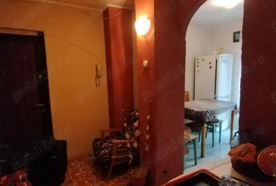Vand apartament cu 4 camere