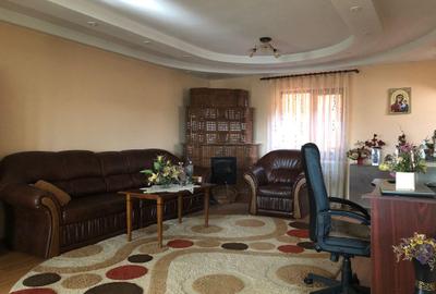 Casa cu etaj la Baisa spre padure - 5