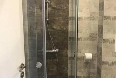 Apartament cu 3 camere decomandat în Tractorul