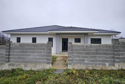 Casă cu 4 camere în Săldăbagiu de Munte