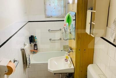 Apartament de vanzare, cu 3 camere, zona 7 Noiembrie - 9