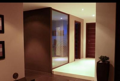 Penthouse cu 3 camere, mobilat în Central - 15