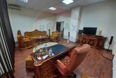 Spațiu comercial, de 210 mp, în Central - 1