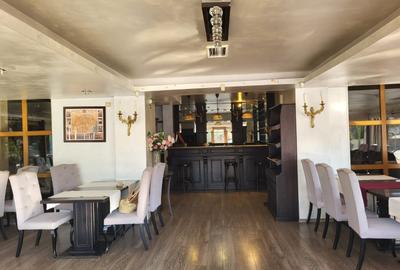 Inchiriere - spatiu comercial exceptional - Otopeni - 1