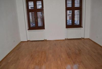 Spațiu comercial, de 67 mp, în Central - 5