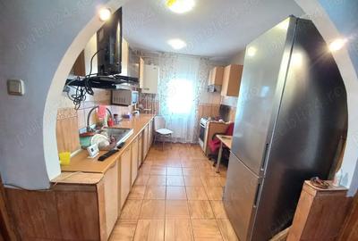 Vand apartament 3 camere Bacau zona Orizont