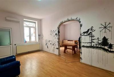 Casa P+E,  4 camere, 2 bai, Central  Maria - 5