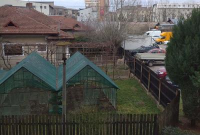 Casă cu 4 camere în Central - 1